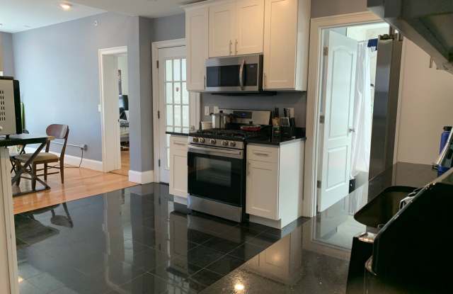 House 8 Bed