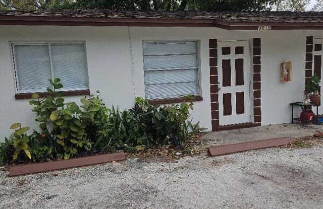 3816 Desoto Ave - 3816 Desoto Avenue, Fort Myers, FL 33916