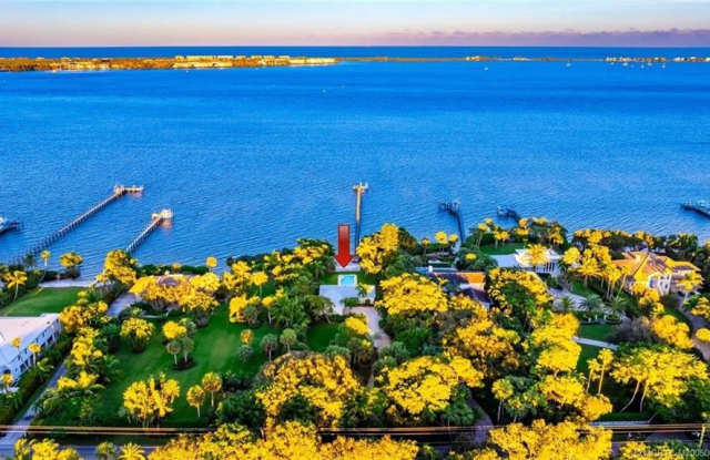 62 S Sewalls Point Road