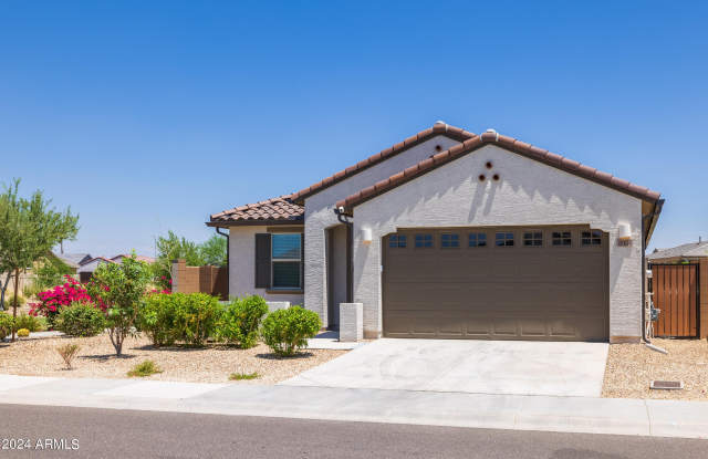 8924 W SOLANO Drive