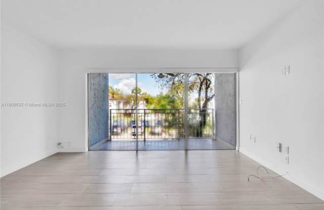 9373 Fontainebleau Boulevard