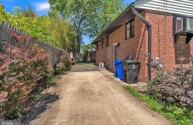 1316 S BUCHANAN Street