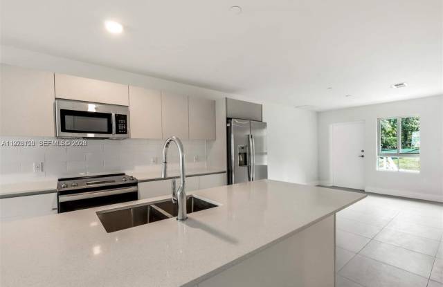 2561 NE 193rd Street 1103, Miami, FL 33180