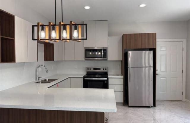 900 W 8th Street unit: 1