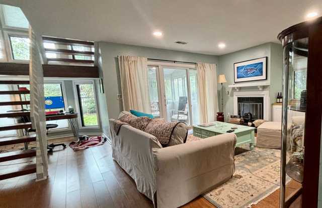 Available 12/16. Beautiful FURNISHED End-Unit Townhome in Central Mt Pleasant!