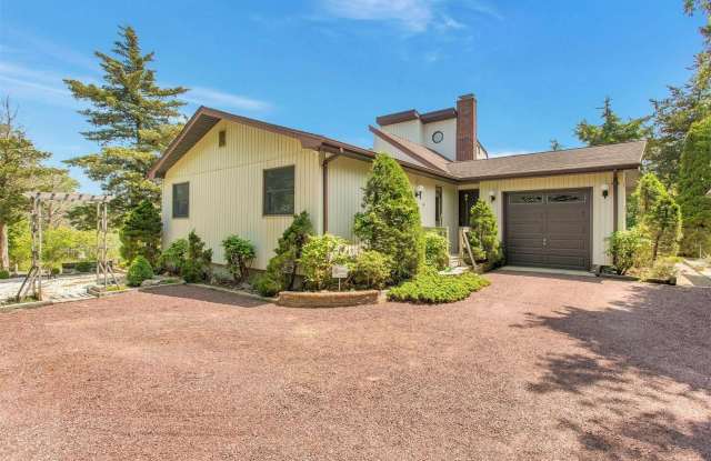 16 Pepperidge Lane