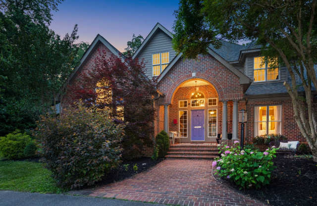 Spacious 6-Bedroom Furnished Home Near Asheville – Privacy, Comfort  Convenience!