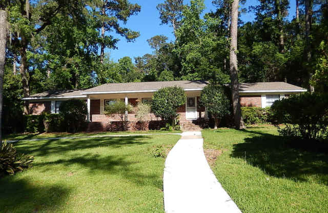 RENOVATED 4/2 House w/ Large Yard, Wood Floors, Screen Porch, Game Room/Office,  More! $2550/month Available August 1st!!