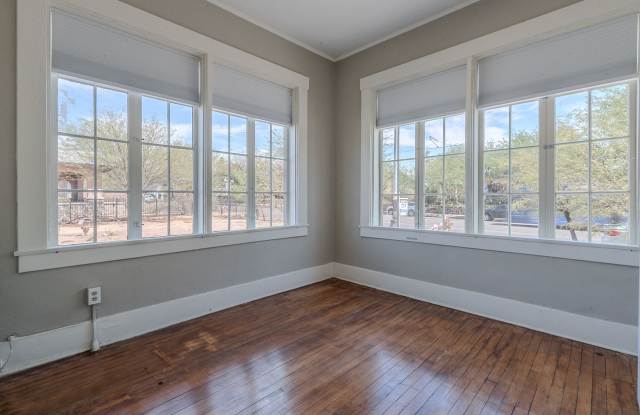 705 E. University Blvd. ( 701, 703, 705, 707 )