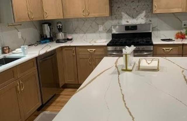 988 Elizabeth Terrace