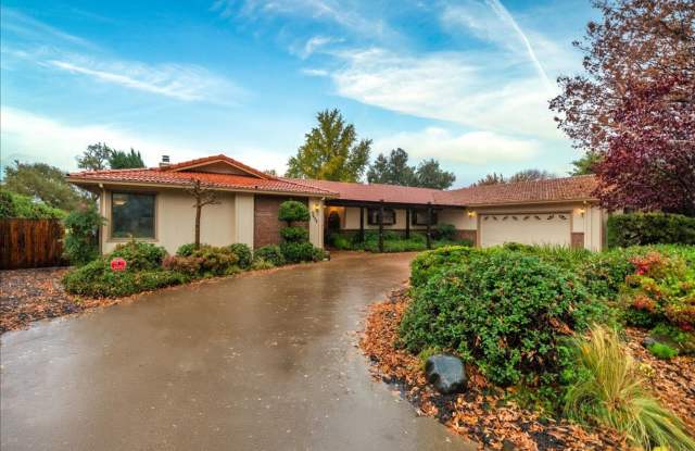 Furnished Home on the River Incredible Views and Pool!