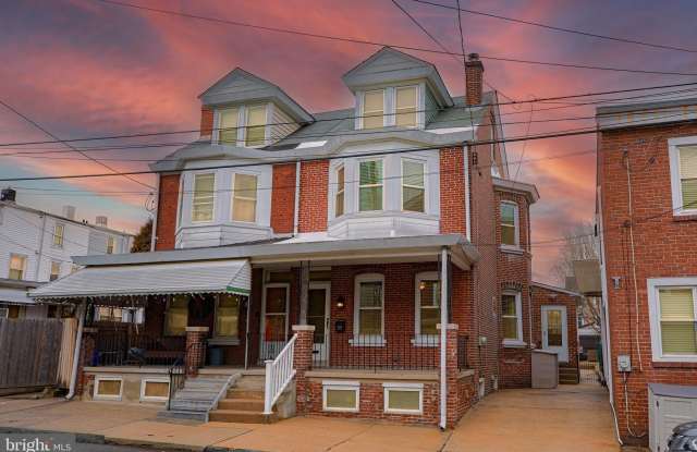 245 HURST Street