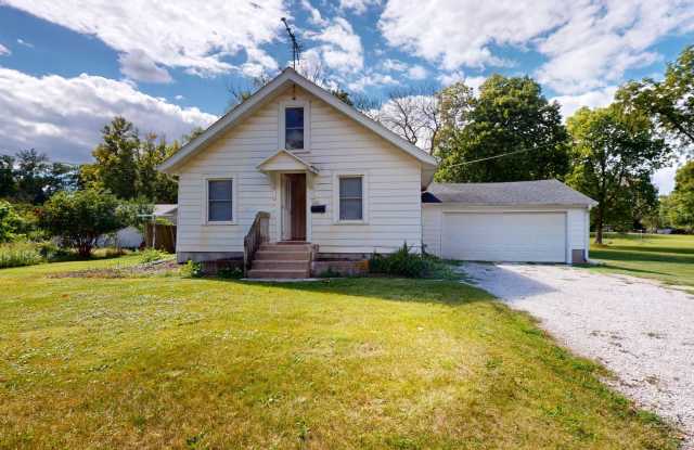 AVAILABLE NOW! 2 Bedroom House w/2 Car Garage-1023 Garfield Ave
