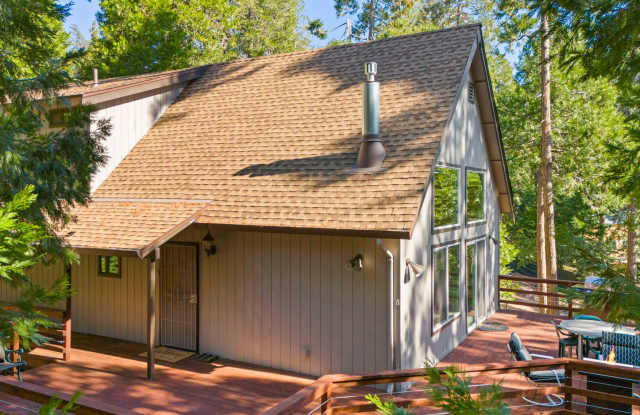 Photo of Fully Furnished 3 Bedroom Retreat in the Pines – Flexible 3–12 Month Lease