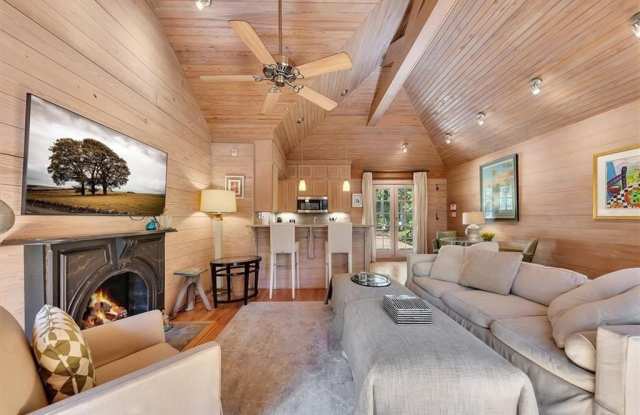 Photo of 2538 Parkside Drive NE