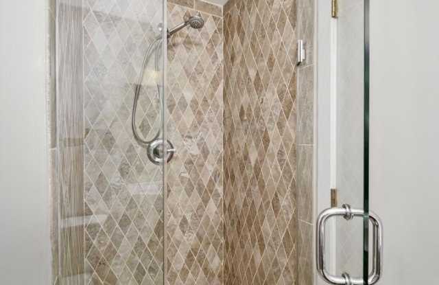 1641 CHRISTIAN Street unit: 2