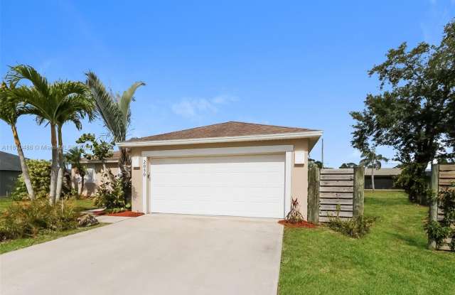 2050 SE Crystal Mist St