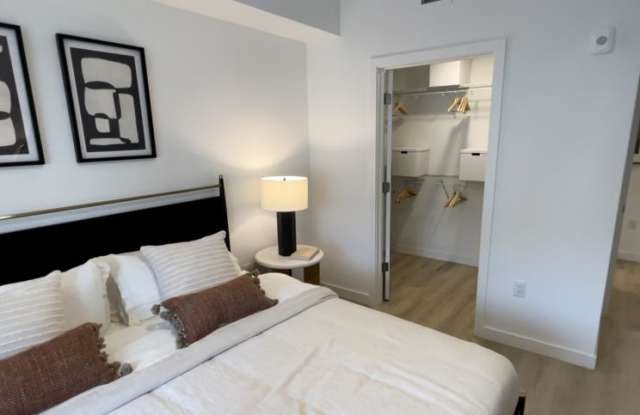 Photo of 280 NE 163rd St.