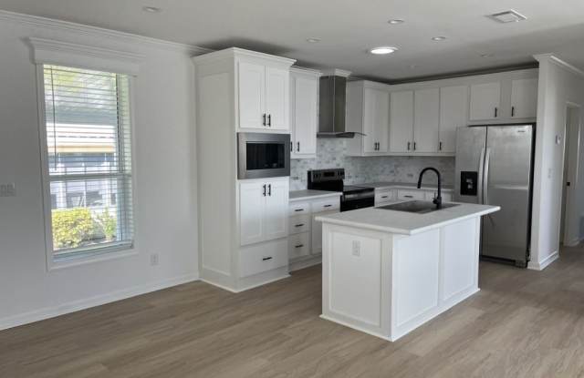 7815 Lakeshore Drive