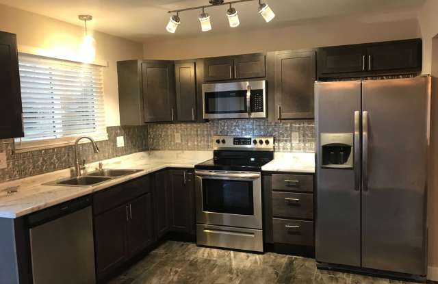 Pet Friendly, Renovated Home in Fox School District