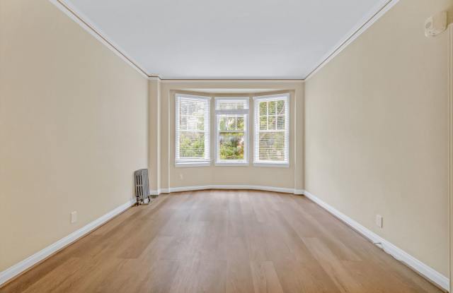 Photo of 737 PINE