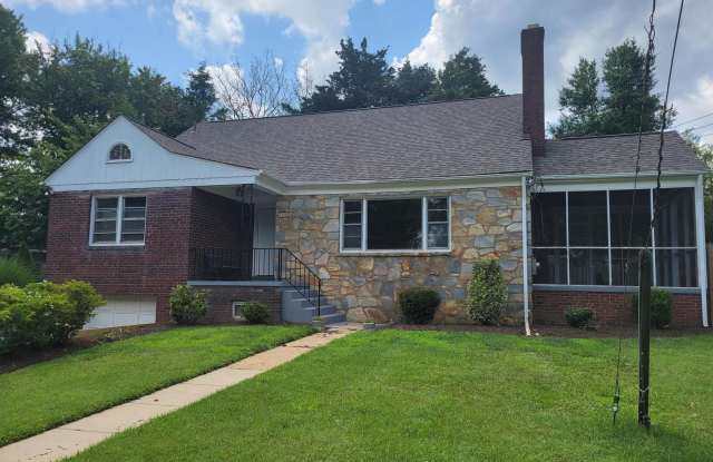 Photo of 2250 N QUANTICO ST