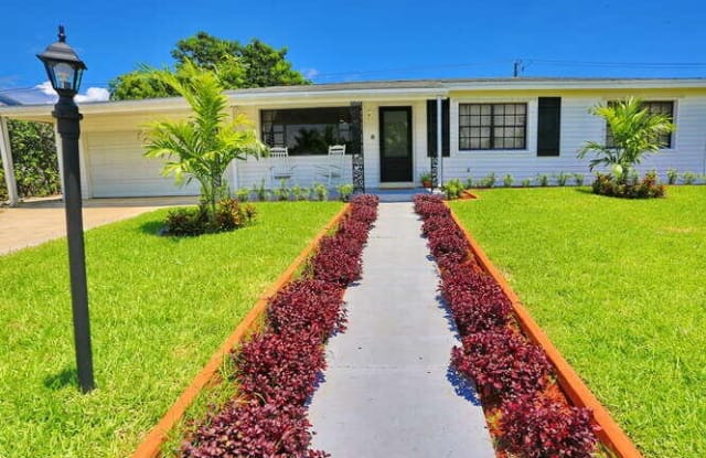 826 Cochran Drive - 826 Cochran Drive, Lake Worth, FL 33461