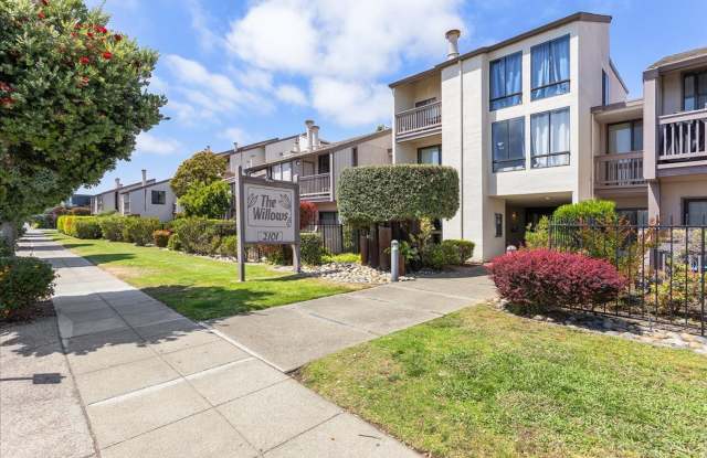 2101 Shoreline Drive #254 - 30% Rental Fee