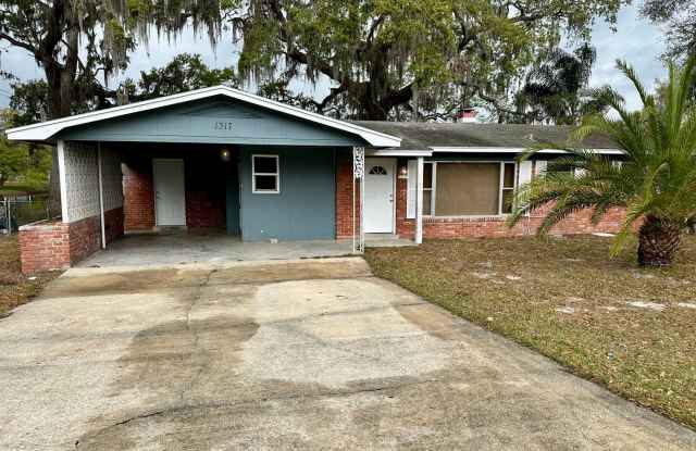 Charming 3-Bedroom, 1.5-Bathroom Home with Stunning Lake Views