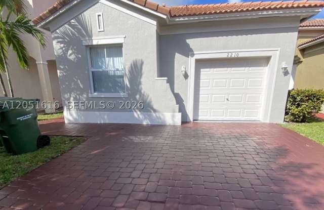 2210 NE 37th Rd