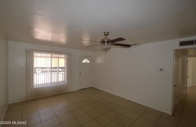 2362 S Jefferson Avenue