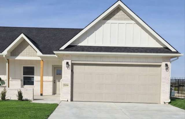 3 Bedroom 2 Bathroom New Construction Villa in Goddard, KS!