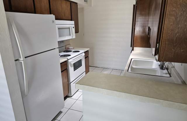 200 S Old Litchfield Road