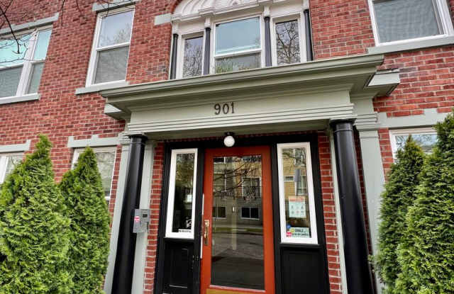 Spacious 1 Bedroom Apartment at The Novell - Close to UW Campus and Light Rail