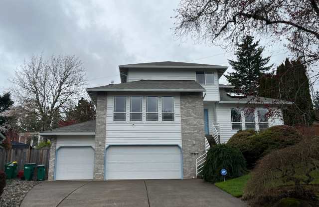 Incredible Sexton Mountain/Murray Hills 4 bed, 3 bath Home! + HUGE BONUS ROOM! Fenced Yard, updated, and move-in Ready!