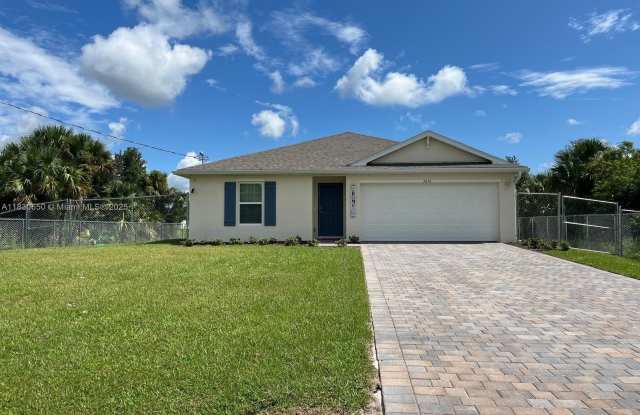 3051 NW BEECHWOOD CIR