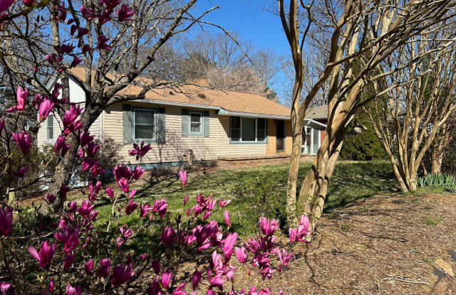 East AV - Spacious Brick Ranch with Sunroom - 11 Waverly Court, Asheville, NC 28805