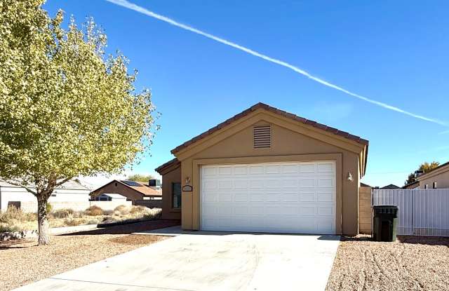 Great 3 bedroom, 2 bathroom home centrally located