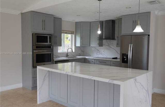 13220 SW 84th Avenue -, Pinecrest, FL 33156