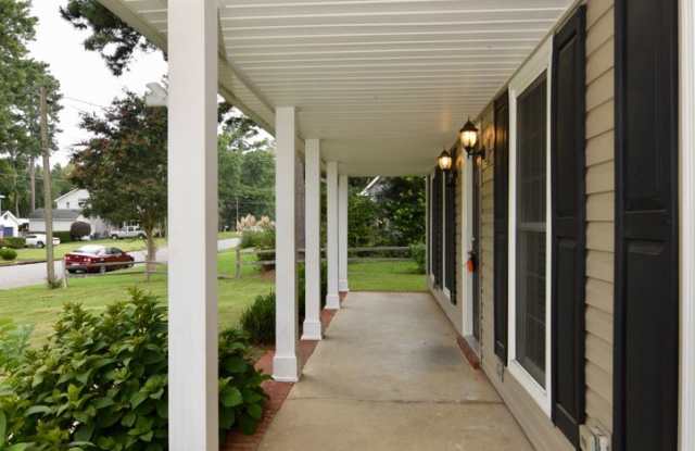 Evans 3 Bed/2 Bath w/ Garage  Huge Fenced Yard