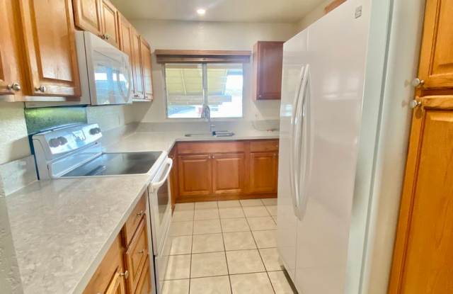 Photo of 2 Bed, 2 Bath Townhouse in Salt Lake near Stadium Mall  Rail Station!