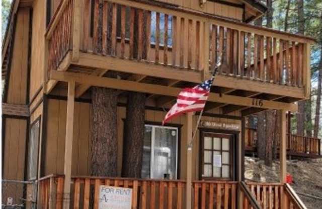 Charming 2 Bedrooms 1.5 bathroom house in Big Bear. photos photos