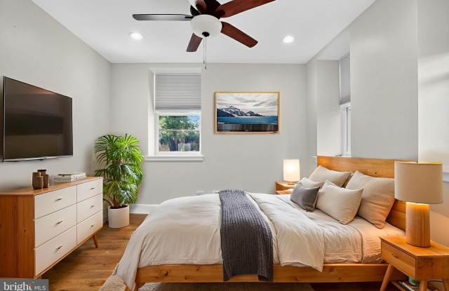 1420 E SUSQUEHANNA Avenue unit: C