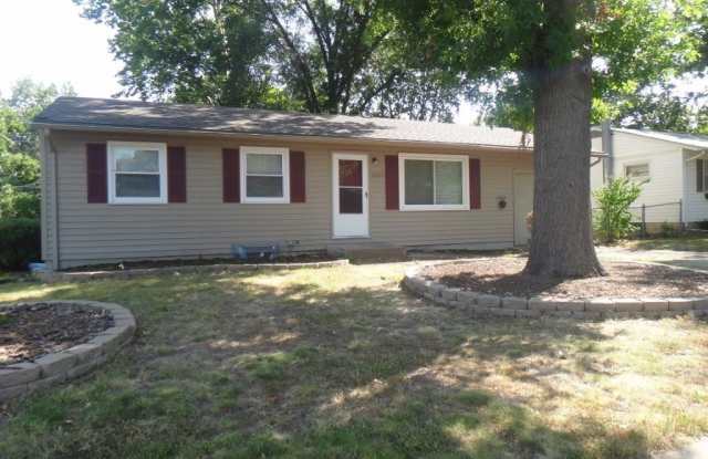 5207 SW 27th St - 5207 Southwest 27th Street, Topeka, KS 66614