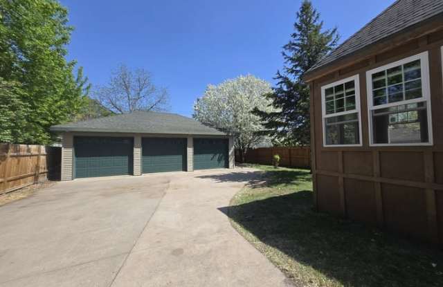 1011 Cottonwood Street