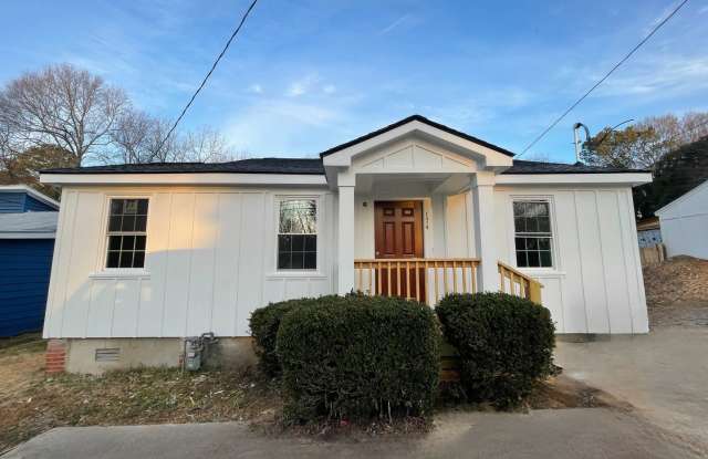 CHARMING COTTAGE AVAILABLE MARCH 1ST!