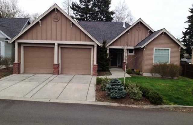 Spacious Lakeshore Single Level Home for Lease - 902 NW 96th Cir