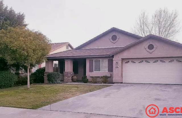 Spacious 3BR/2BA Home – 1,839 Sq Ft with Garage & Gardener Included!