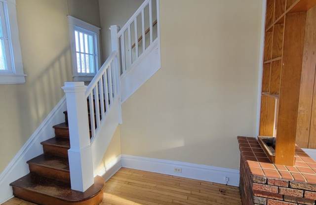 4050 Scotland Main St.