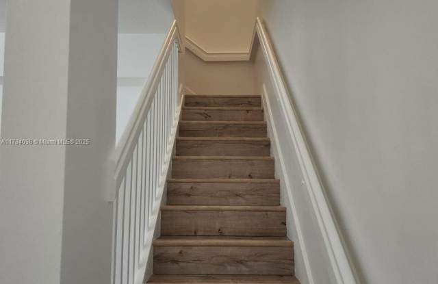 2138 Van Buren St # 604